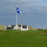 Aberdeen Trump International Golf Links h9 flagg klubhhus