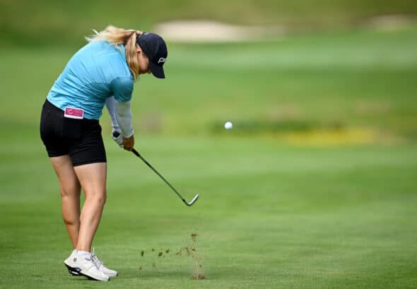 Celine Borge, tredje slag på hull 18, under første runde av Amundi Evian Championship , på Evian Resort Golf Club, 27. juli 2023.