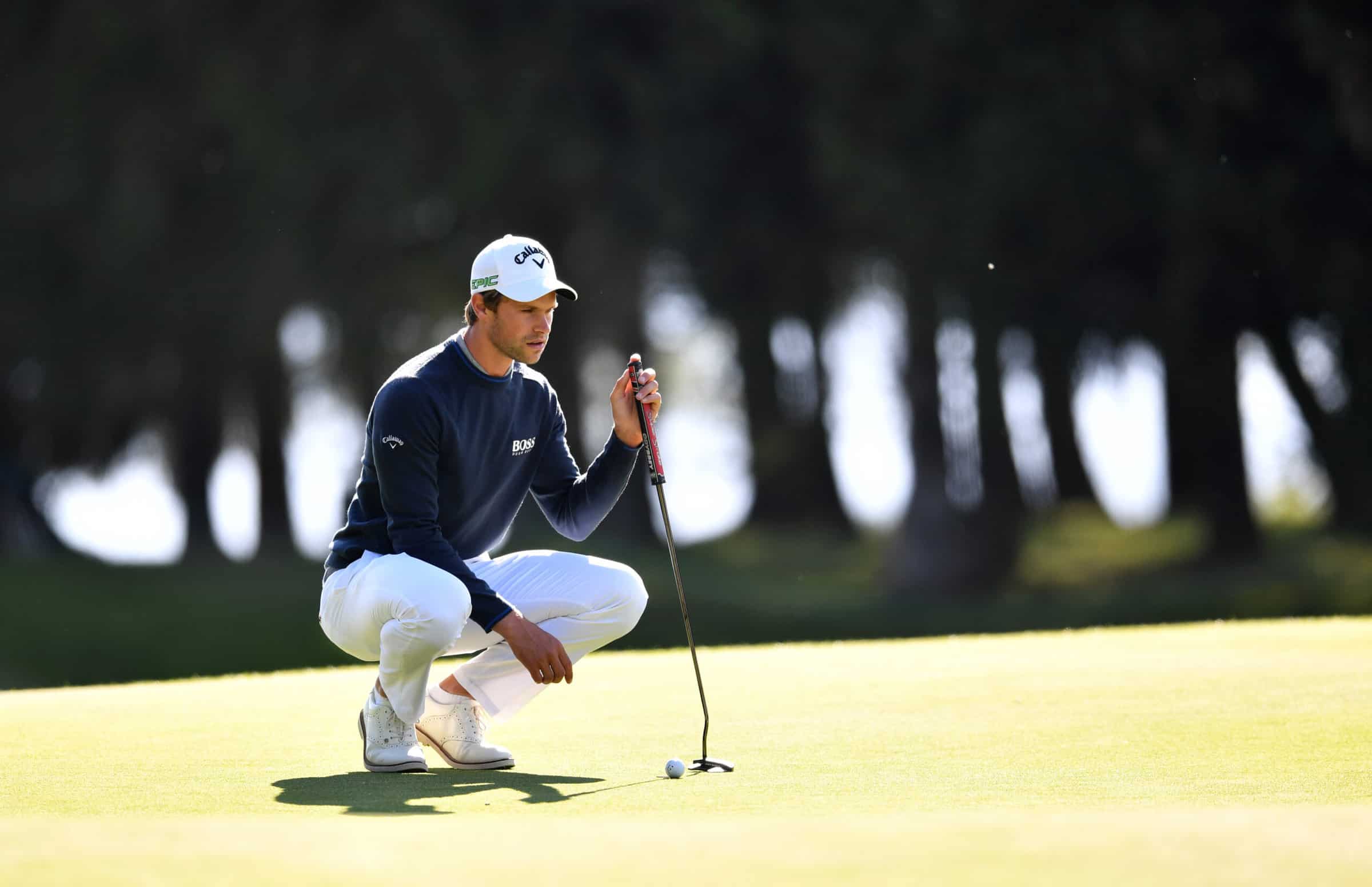 Thomas Detry fra Belgia putter på det 14. hullet under dag to av Omega European Masters på Crans-sur-Sierre Golfklubb den 27. august 2021 i Crans-Montana, Sveits. (Foto av Valerio Pennicino/Getty Images/DP Wourld Tour)